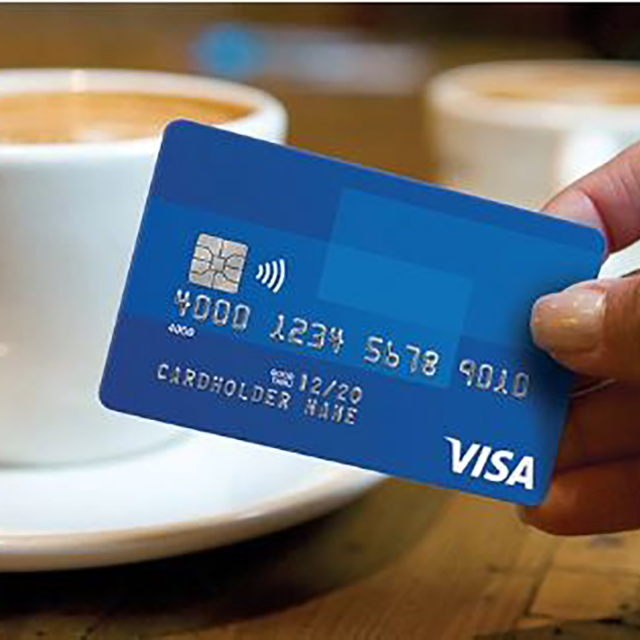 Purchasing with Visa PayWave at a cafe