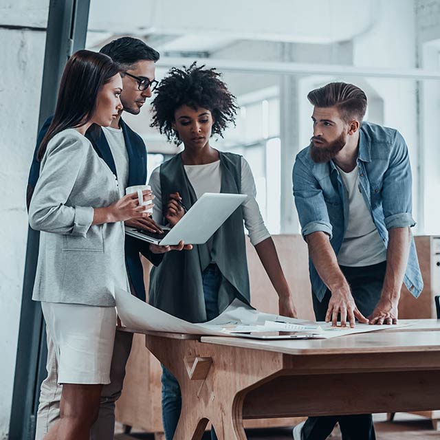 Grupo de trabajo debatiendo